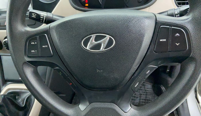 2015 Hyundai Xcent S (O) 1.2, Petrol, Manual, 34,499 km, Steering wheel - Sound system control not functional