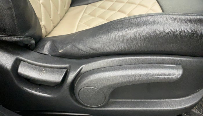 2017 Hyundai Elite i20 SPORTZ 1.2, Petrol, Manual, 18,886 km, Driver Side Adjustment Panel
