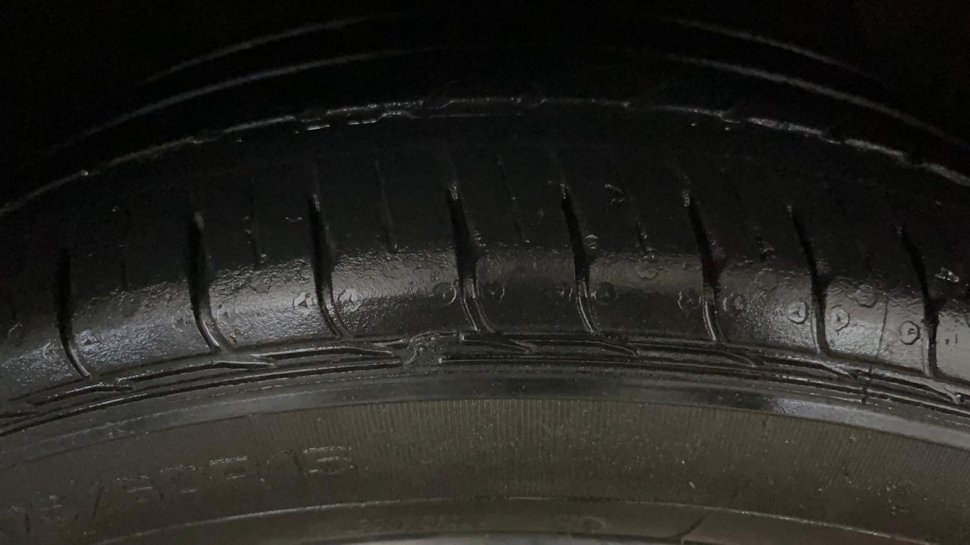 2021 Hyundai AURA SX PLUS 1.2 AMT, Petrol, Automatic, 27,227 km, Right Front Tyre Tread