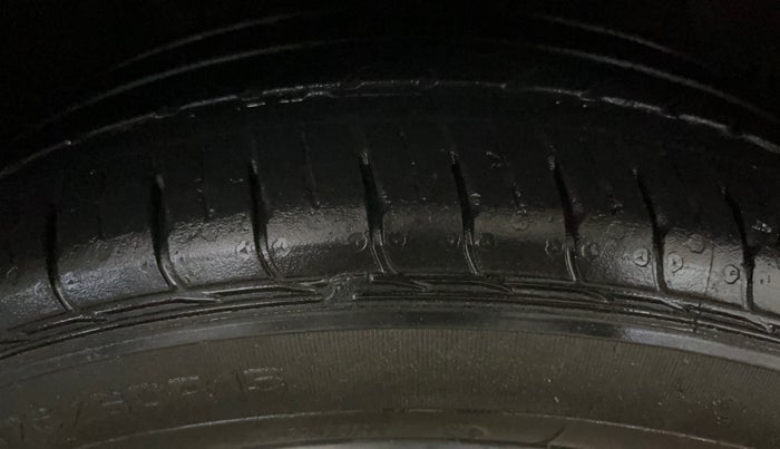 2021 Hyundai AURA SX PLUS 1.2 AMT, Petrol, Automatic, 27,227 km, Right Front Tyre Tread