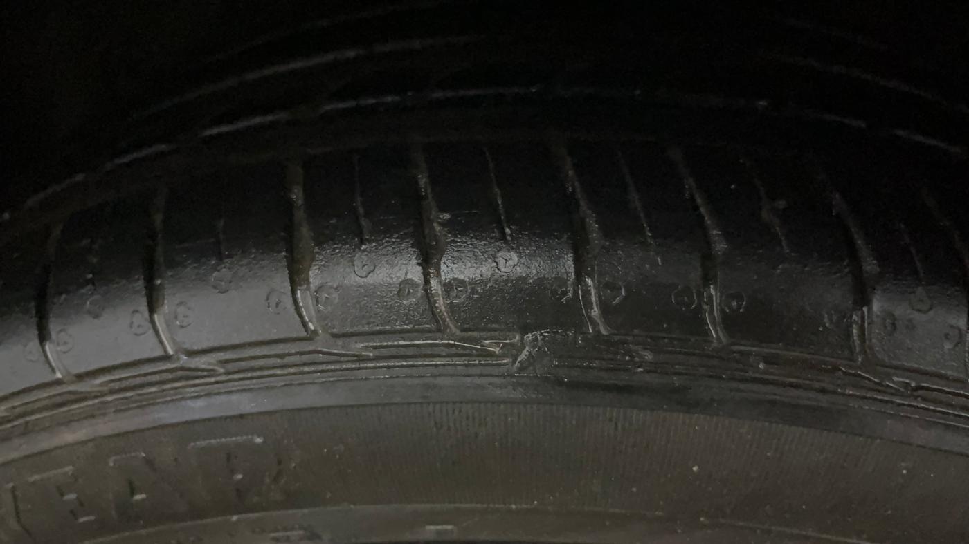 2021 Hyundai AURA SX PLUS 1.2 AMT, Petrol, Automatic, 27,227 km, Left Front Tyre Tread