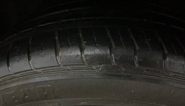 2021 Hyundai AURA SX PLUS 1.2 AMT, Petrol, Automatic, 27,227 km, Left Front Tyre Tread