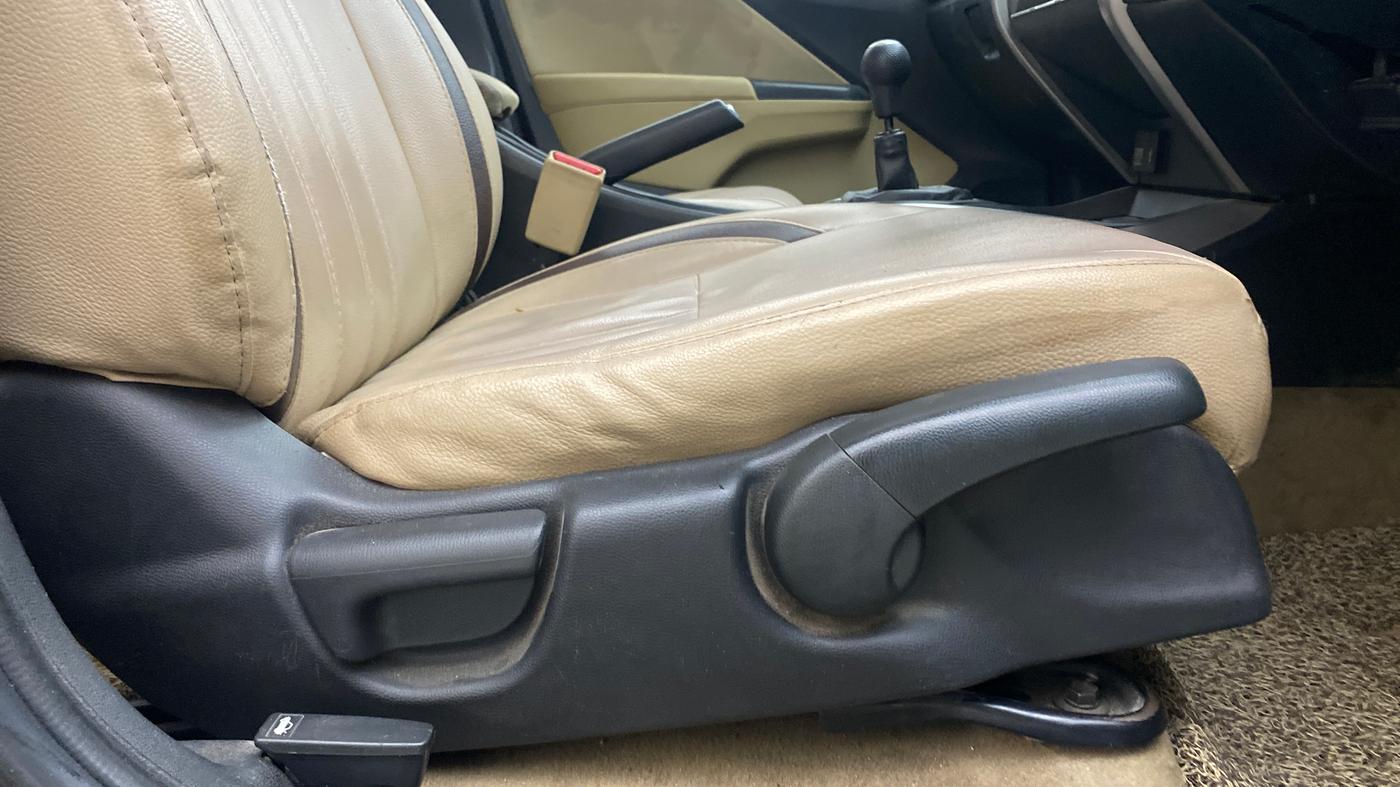2016 Honda City 1.5L I-VTEC SV, Petrol, Manual, 96,672 km, Driver Side Adjustment Panel