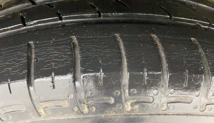 2022 Hyundai AURA S 1.2 CNG, CNG, Manual, 38,968 km, Right Rear Tyre Tread