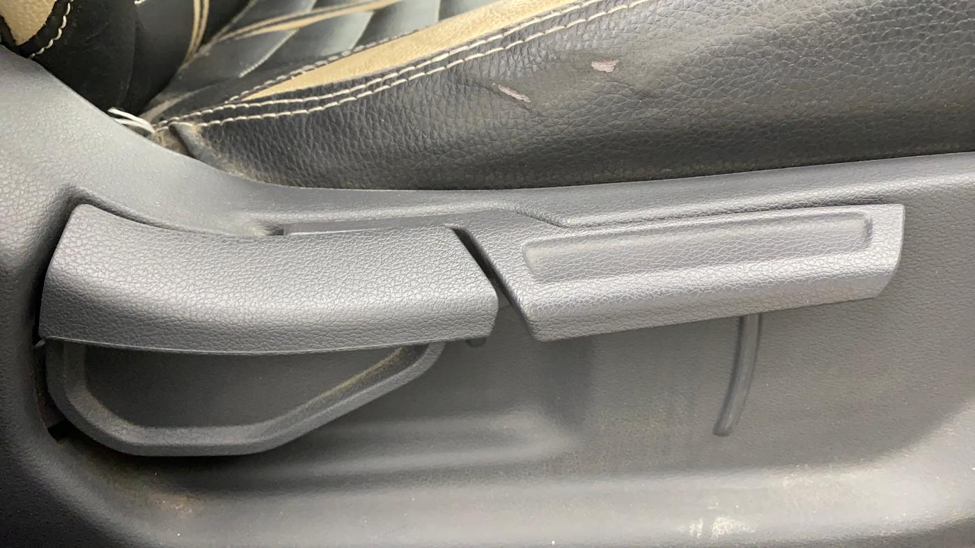 2022 Hyundai AURA S 1.2 CNG, CNG, Manual, 38,968 km, Driver Side Adjustment Panel