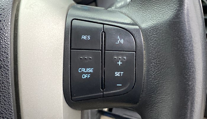 2016 Mahindra XUV500 W8 FWD AT, Diesel, Automatic, 52,369 km, Adaptive Cruise Control