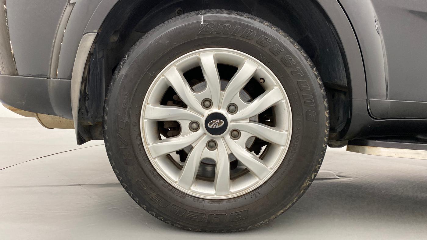 2016 Mahindra XUV500 W8 FWD AT, Diesel, Automatic, 52,369 km, Right Rear Wheel