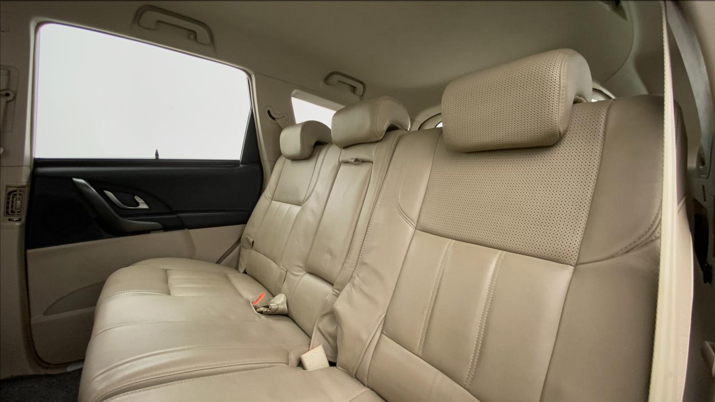 2016 Mahindra XUV500 W8 FWD AT, Diesel, Automatic, 52,369 km, Right Side Rear Door Cabin