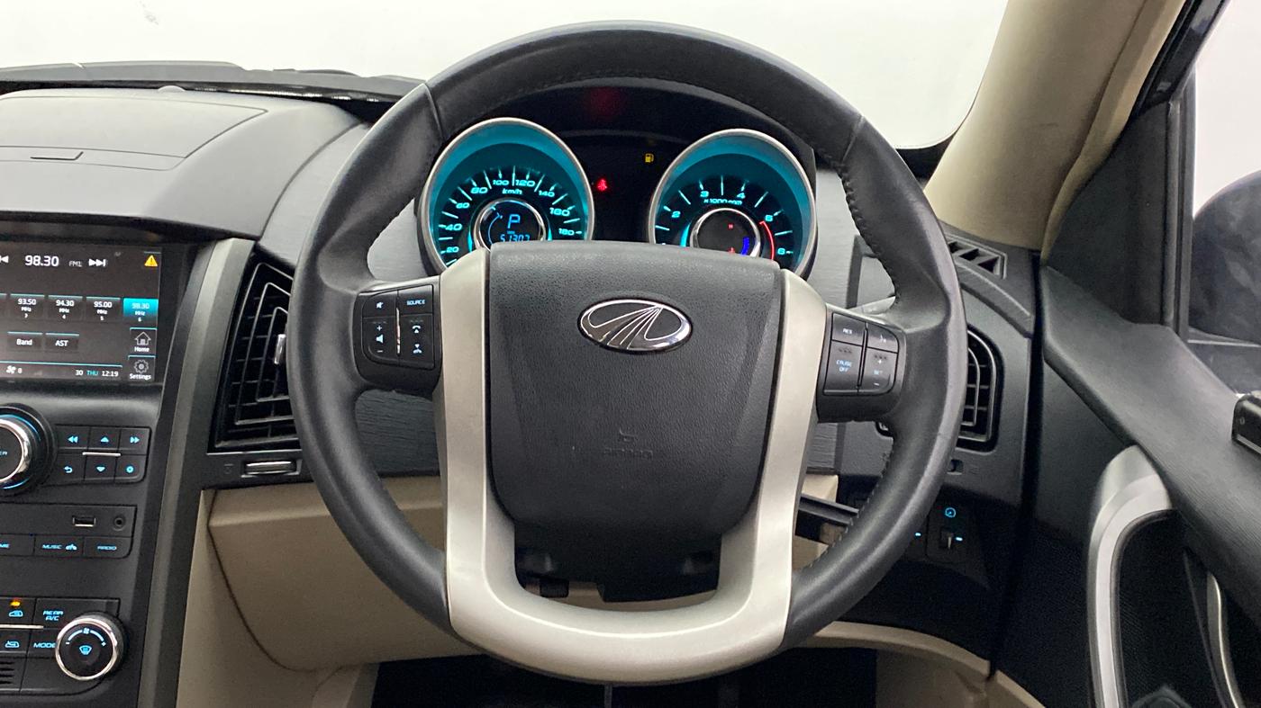 2016 Mahindra XUV500 W8 FWD AT, Diesel, Automatic, 52,369 km, Steering Wheel Close Up