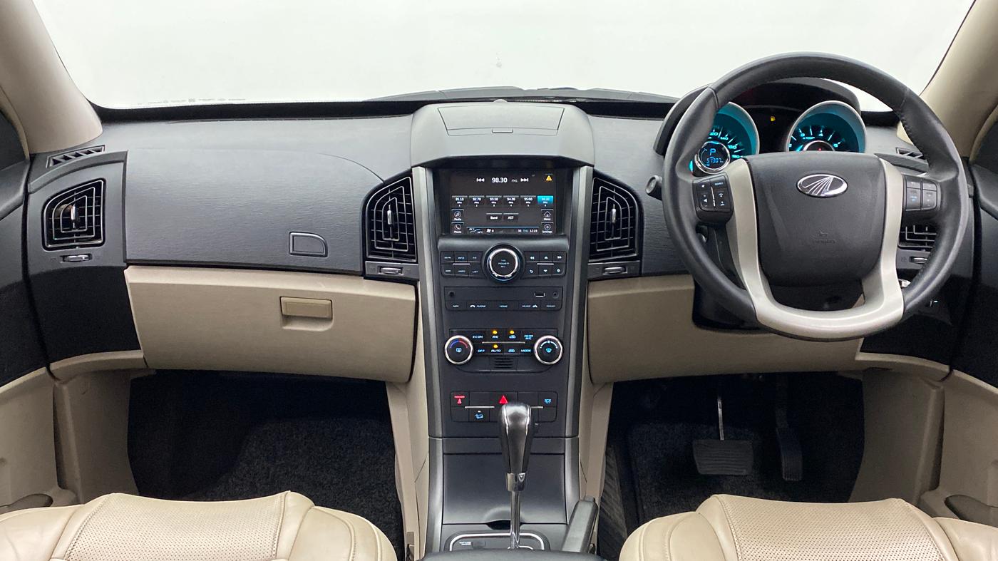 2016 Mahindra XUV500 W8 FWD AT, Diesel, Automatic, 52,369 km, Dashboard