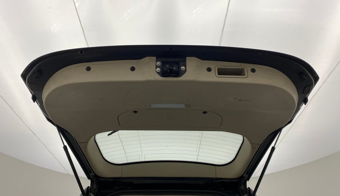 2016 Mahindra XUV500 W8 FWD AT, Diesel, Automatic, 52,369 km, Boot Door Open