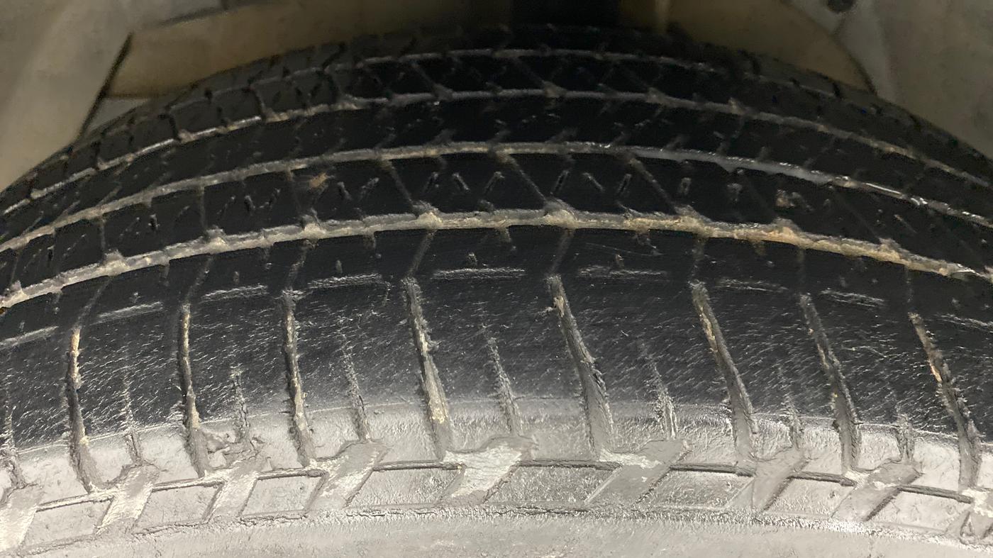 2016 Mahindra XUV500 W8 FWD AT, Diesel, Automatic, 52,369 km, Left Front Tyre Tread