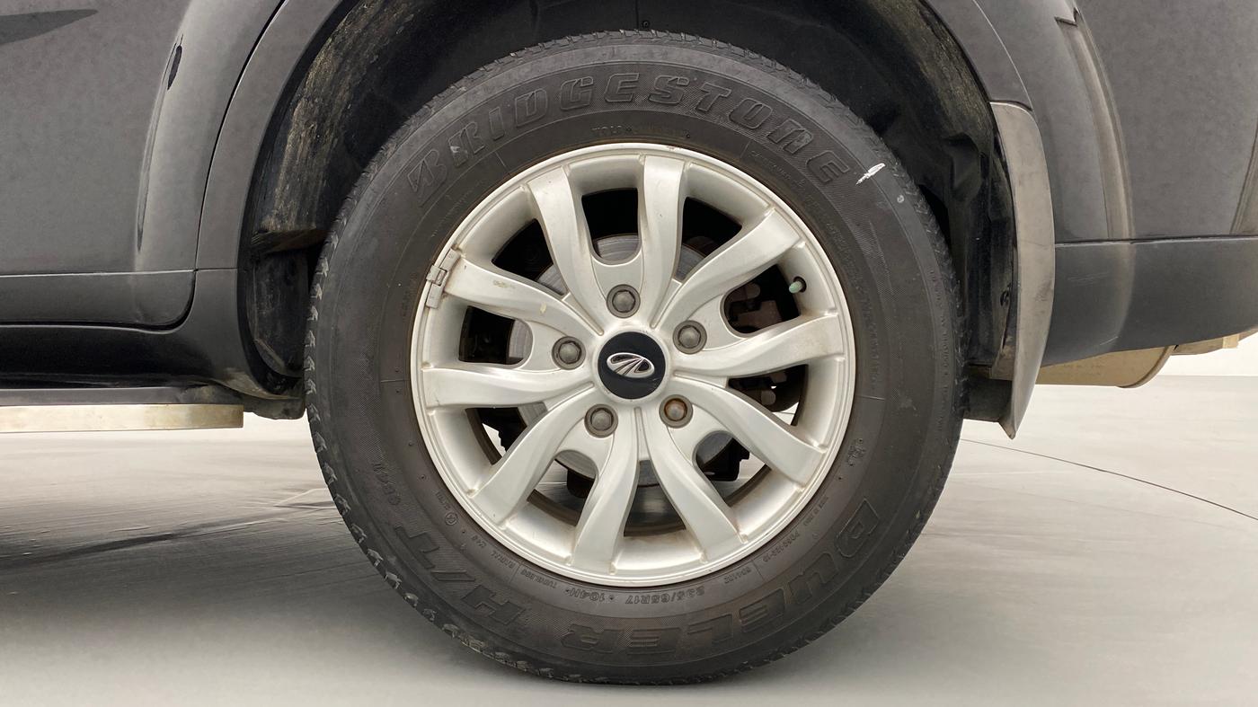 2016 Mahindra XUV500 W8 FWD AT, Diesel, Automatic, 52,369 km, Left Rear Wheel