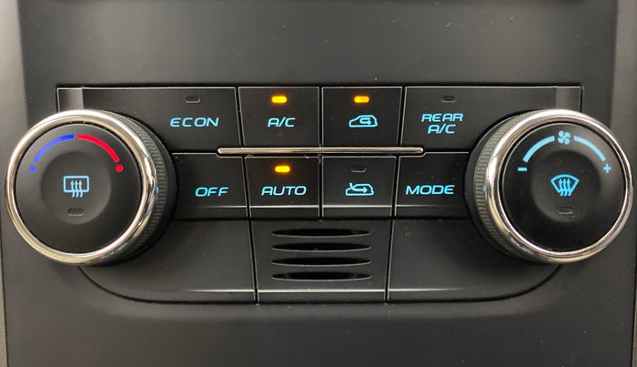 2016 Mahindra XUV500 W8 FWD AT, Diesel, Automatic, 52,369 km, Automatic Climate Control