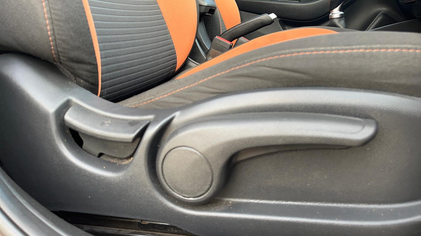 2016 Hyundai i20 Active 1.2 SX, Petrol, Manual, 80,919 km, Driver Side Adjustment Panel