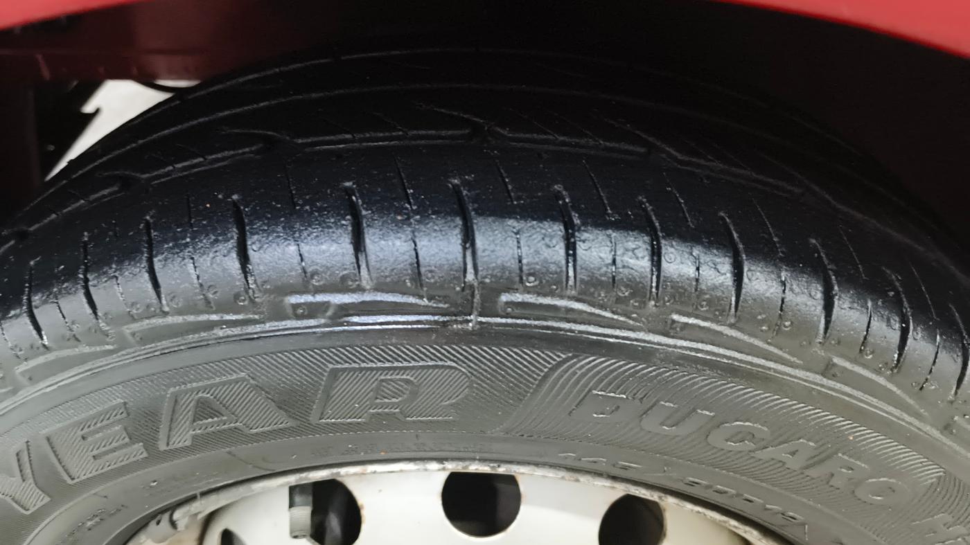 2015 Hyundai Eon ERA +, Petrol, Manual, 90,271 km, Left Front Tyre Tread