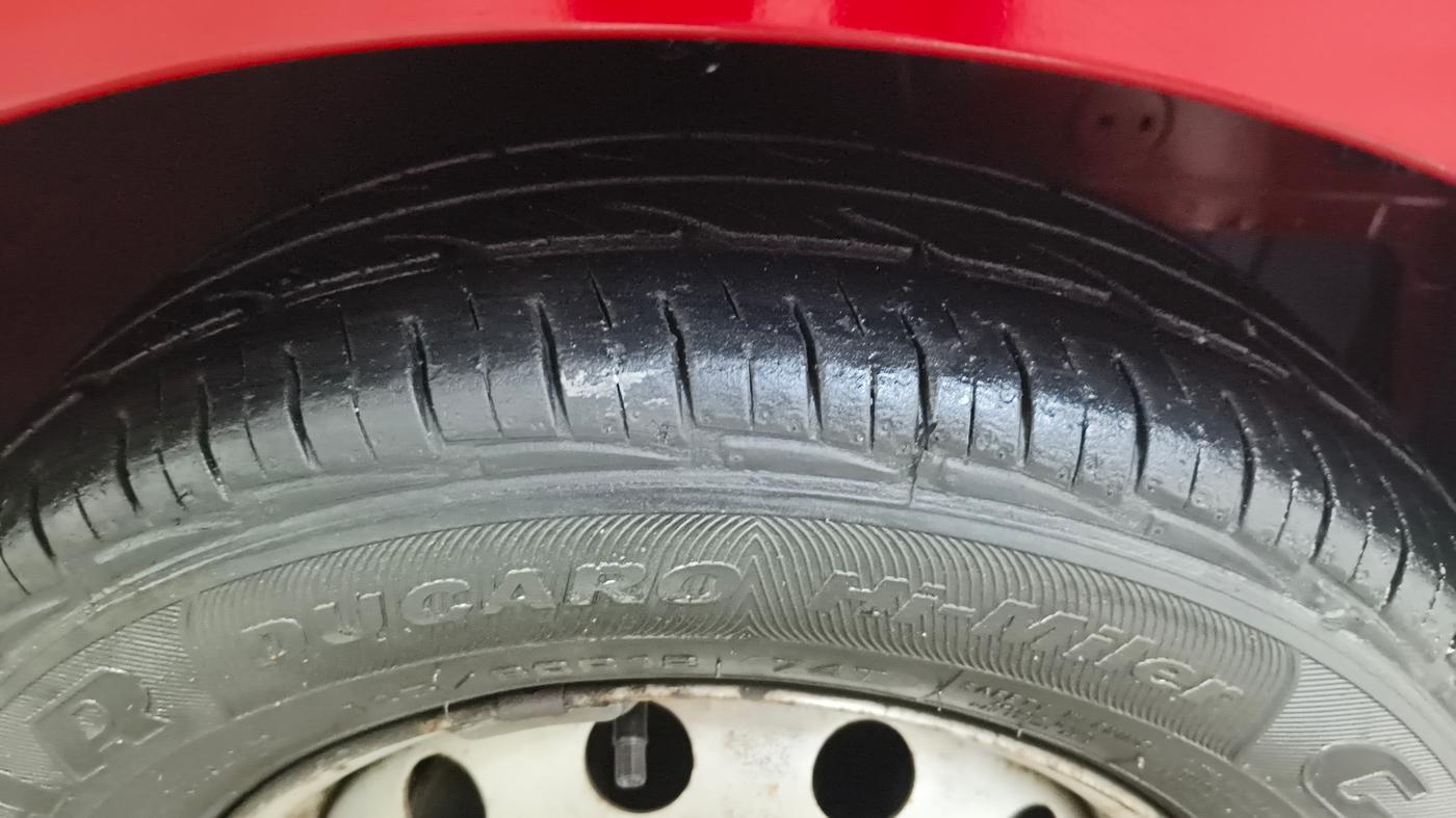 2015 Hyundai Eon ERA +, Petrol, Manual, 90,271 km, Right Front Tyre Tread