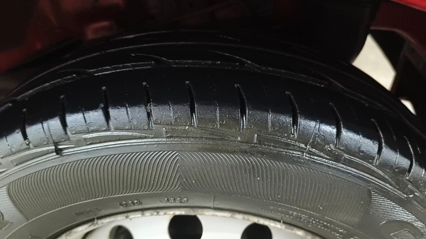 2015 Hyundai Eon ERA +, Petrol, Manual, 90,271 km, Left Rear Tyre Tread