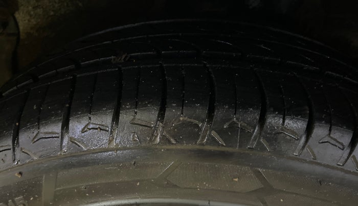 2016 Tata Zest XMS PETROL, Petrol, Manual, 80,553 km, Left Rear Tyre Tread