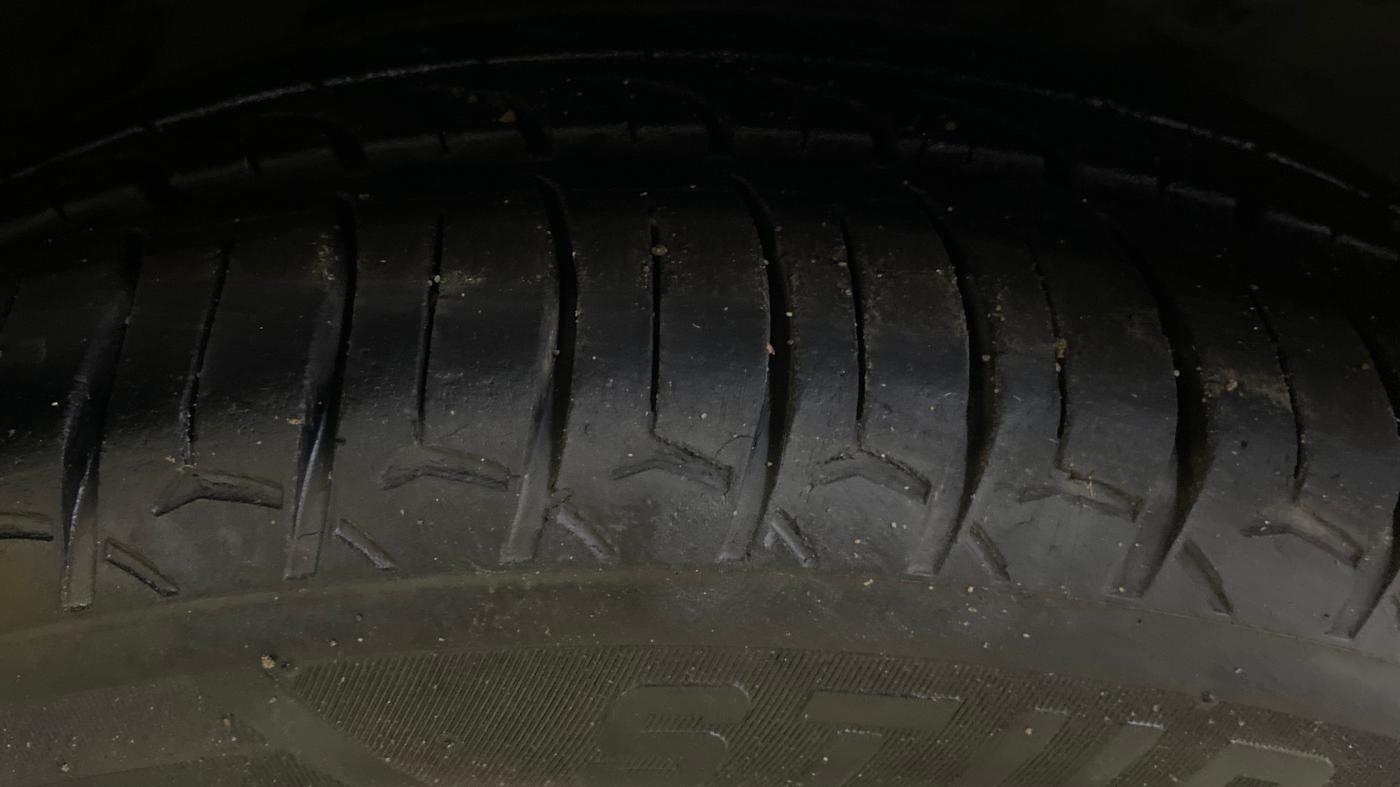 2016 Tata Zest XMS PETROL, Petrol, Manual, 80,107 km, Right Front Tyre Tread