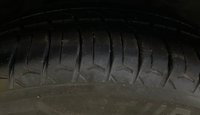 2016 Tata Zest XMS PETROL, Petrol, Manual, 80,553 km, Right Front Tyre Tread