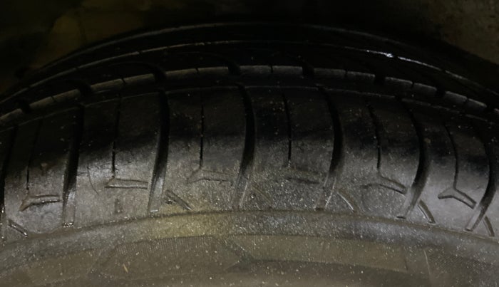 2016 Tata Zest XMS PETROL, Petrol, Manual, 80,553 km, Right Rear Tyre Tread