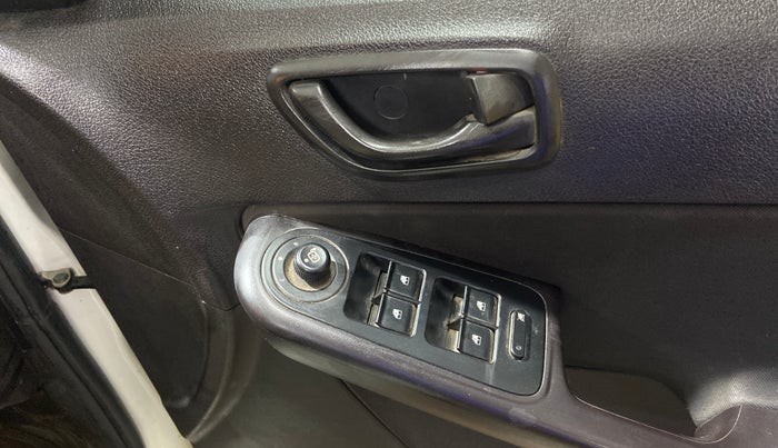 2016 Tata Zest XMS PETROL, Petrol, Manual, 80,553 km, Driver Side Door Panels Control