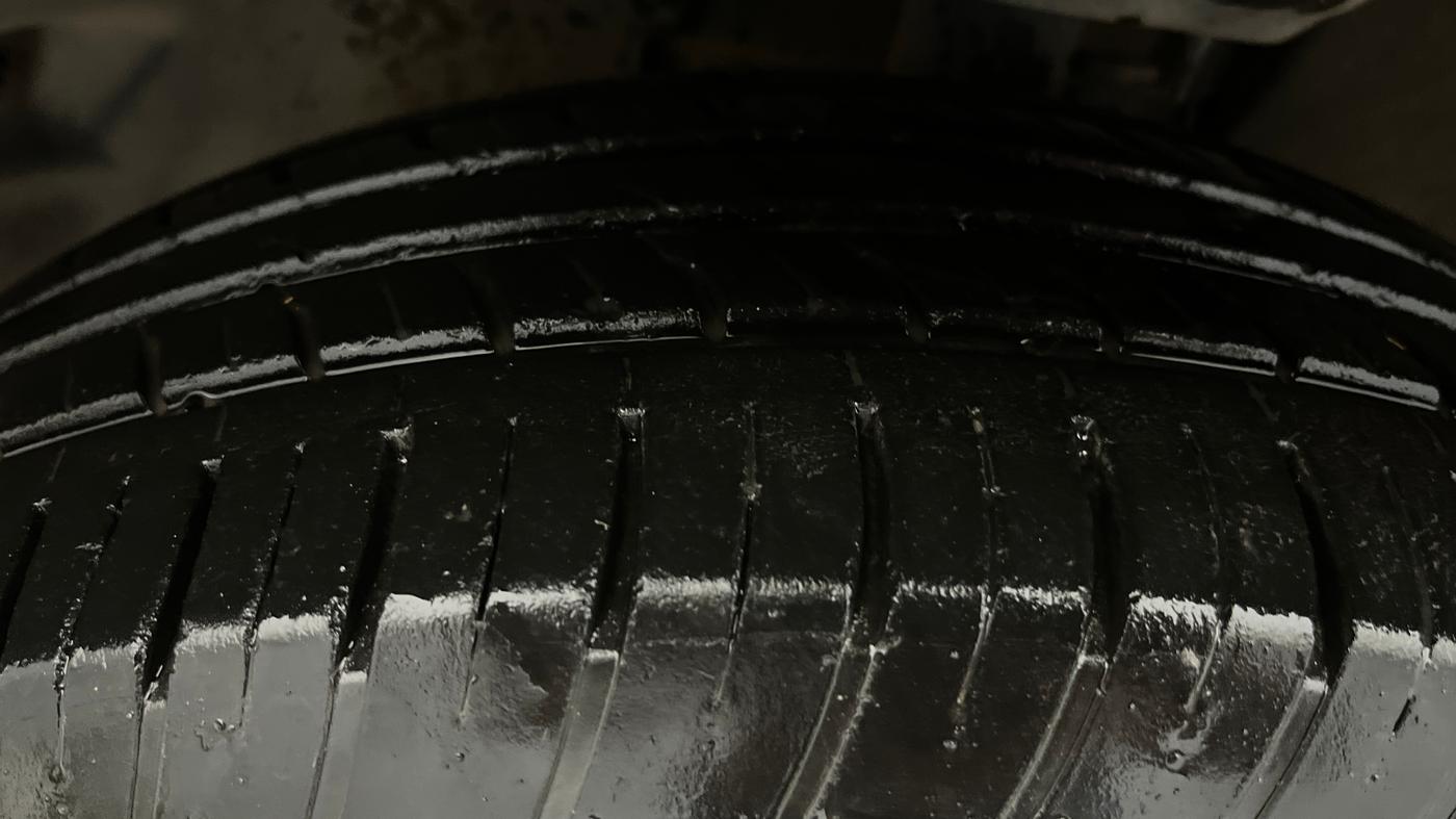 2021 Tata Harrier XTA 2.0L KRYOTEC PLUS, Diesel, Automatic, 43,521 km, Left Front Tyre Tread