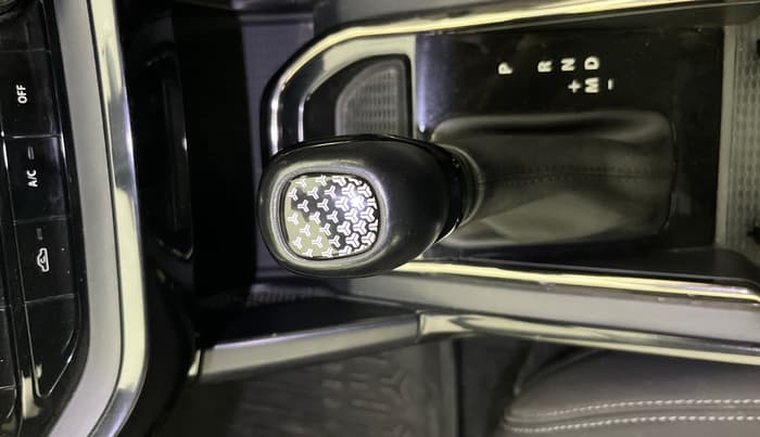 2021 Tata Harrier XTA 2.0L KRYOTEC PLUS, Diesel, Automatic, 43,451 km, Gear Lever