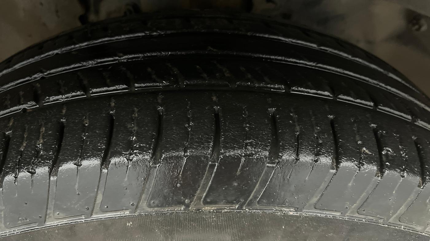 2021 Tata Harrier XTA 2.0L KRYOTEC PLUS, Diesel, Automatic, 43,521 km, Right Front Tyre Tread