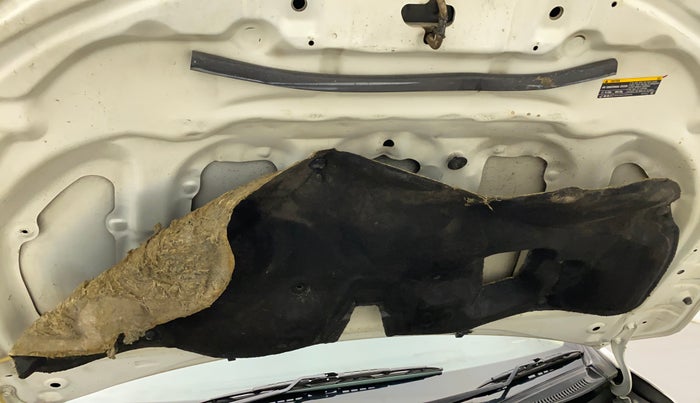 2016 Toyota Corolla Altis G PETROL, Petrol, Manual, 89,921 km, Bonnet (hood) - Insulation cover has minor damage