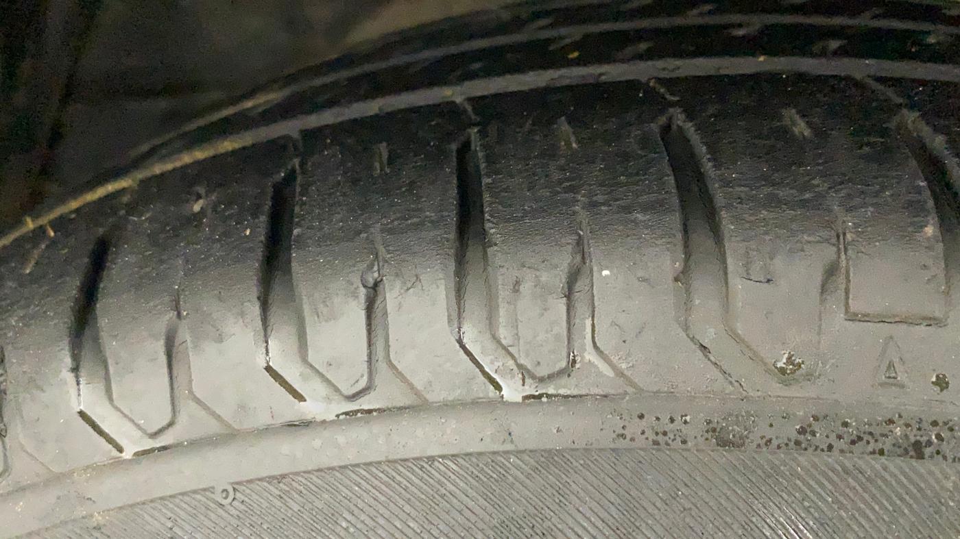 2016 Toyota Corolla Altis G PETROL, Petrol, Manual, 89,921 km, Left Front Tyre Tread