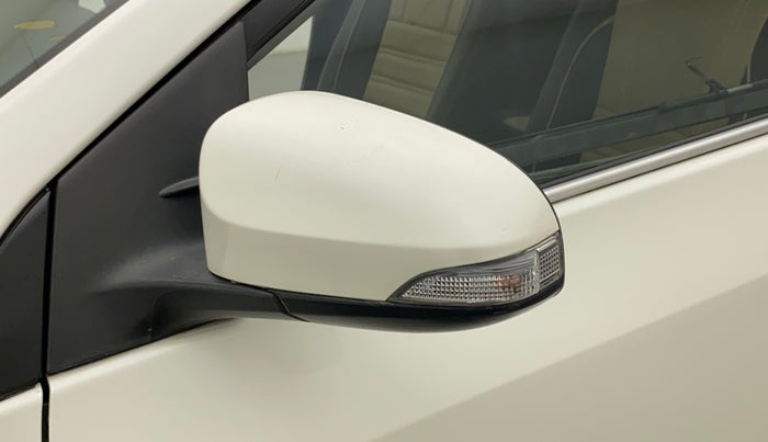 2016 Toyota Corolla Altis G PETROL, Petrol, Manual, 89,921 km, Left rear-view mirror - Indicator light has minor damage
