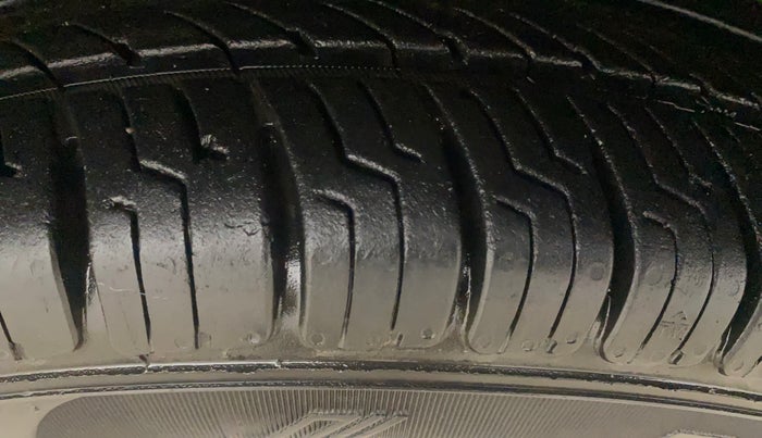 2016 Renault Kwid RXT 0.8, Petrol, Manual, 53,753 km, Right Front Tyre Tread