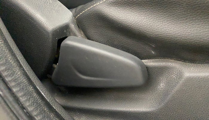 2016 Renault Kwid RXT 0.8, Petrol, Manual, 53,753 km, Driver Side Adjustment Panel