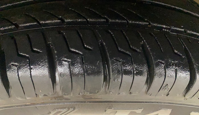 2016 Renault Kwid RXT 0.8, Petrol, Manual, 53,753 km, Left Front Tyre Tread