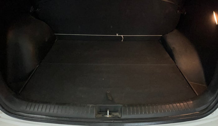 2016 Hyundai Creta E PLUS 1.6 PETROL, Petrol, Manual, 44,972 km, Boot Inside