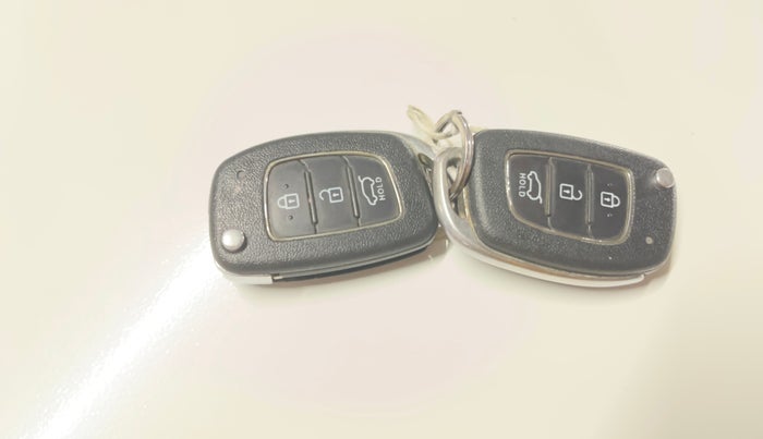 2016 Hyundai Creta E PLUS 1.6 PETROL, Petrol, Manual, 44,972 km, Key Close Up