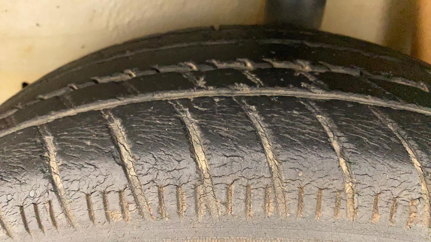 2015 Maruti Celerio VXI AMT, Petrol, Automatic, 42,137 km, Left Rear Tyre Tread