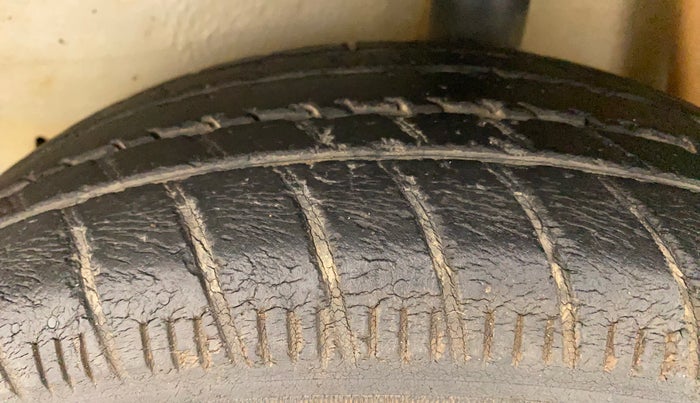 2015 Maruti Celerio VXI AMT, Petrol, Automatic, 42,137 km, Left Rear Tyre Tread