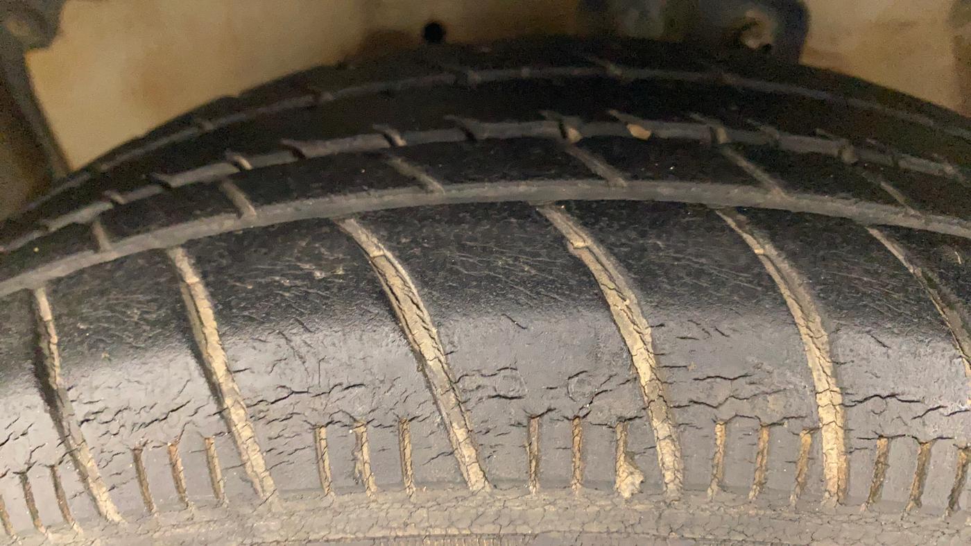 2015 Maruti Celerio VXI AMT, Petrol, Automatic, 42,137 km, Left Front Tyre Tread