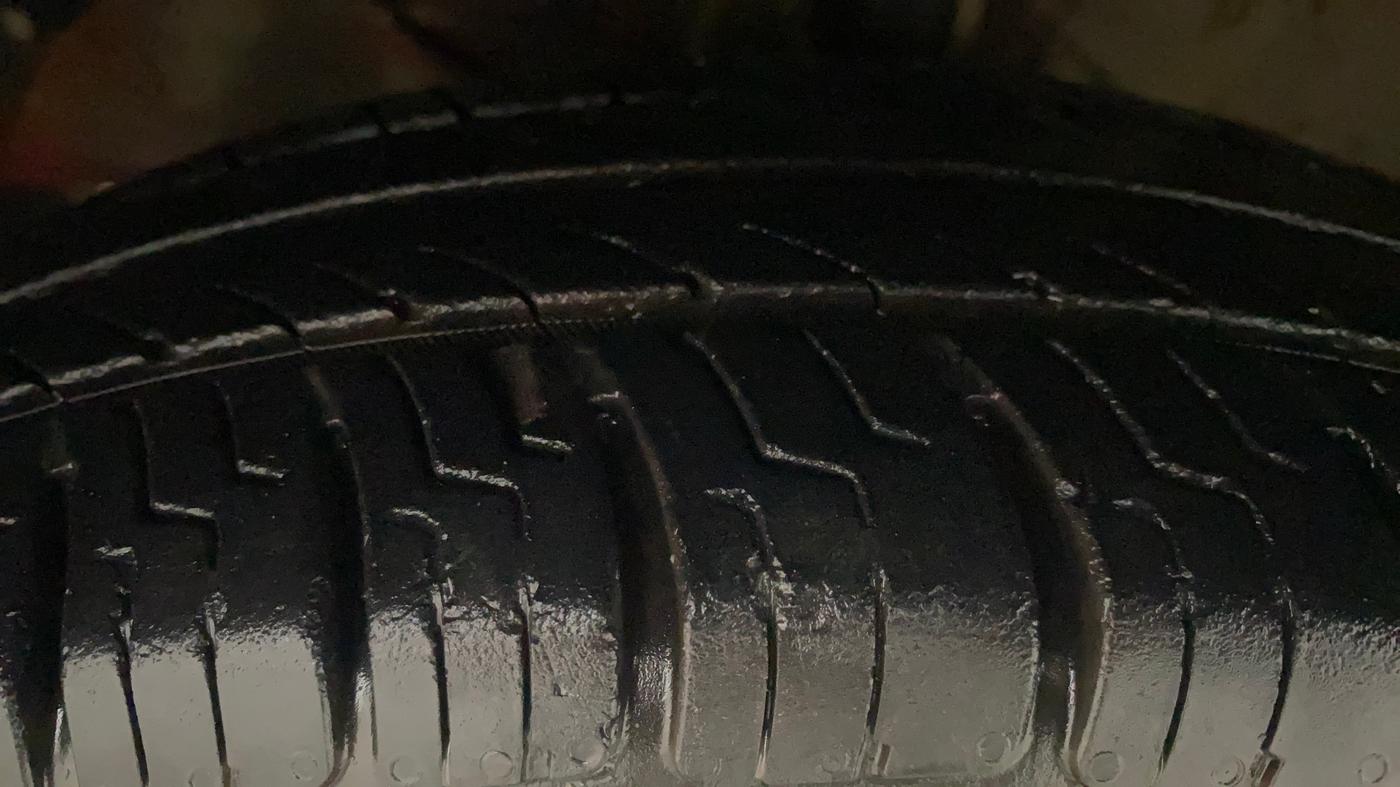 2017 Maruti Dzire VXI AMT, Petrol, Automatic, 86,374 km, Left Front Tyre Tread