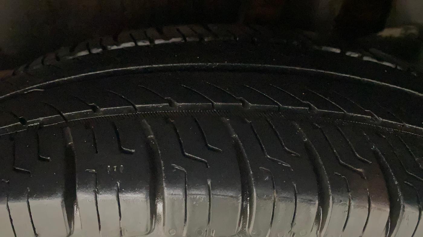 2017 Maruti Dzire VXI AMT, Petrol, Automatic, 86,374 km, Left Rear Tyre Tread