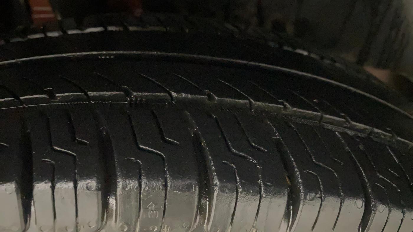 2017 Maruti Dzire VXI AMT, Petrol, Automatic, 86,374 km, Right Rear Tyre Tread