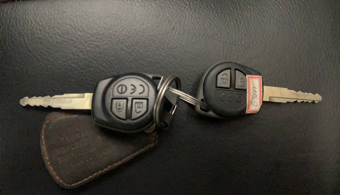 2017 Maruti Dzire VXI AMT, Petrol, Automatic, 86,340 km, Key Close Up