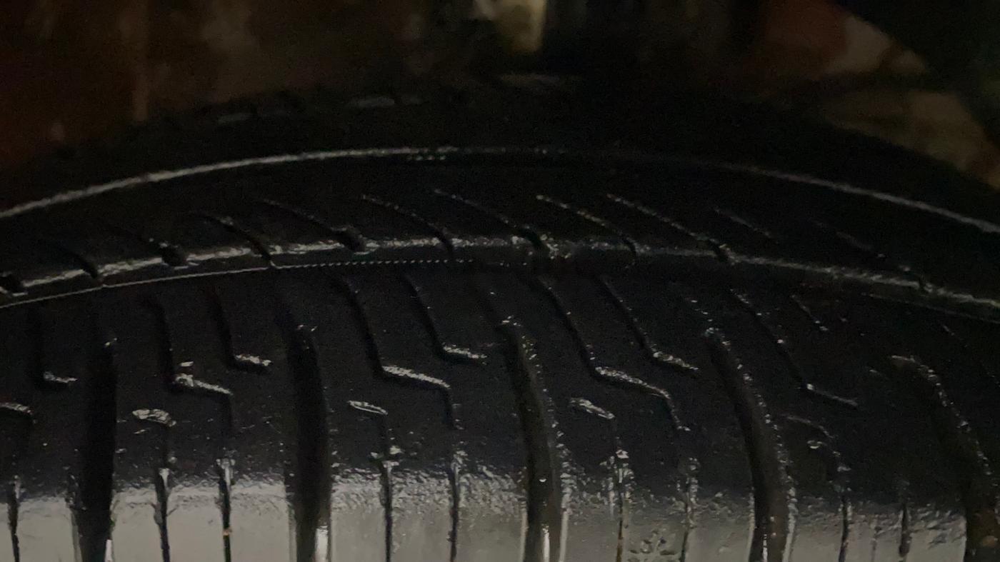 2017 Maruti Dzire VXI AMT, Petrol, Automatic, 86,374 km, Right Front Tyre Tread