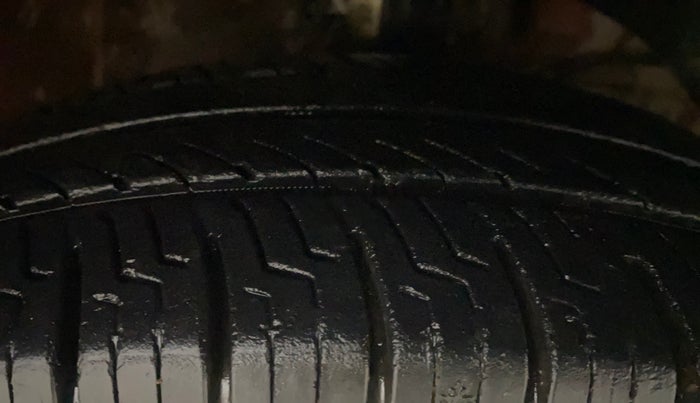 2017 Maruti Dzire VXI AMT, Petrol, Automatic, 86,340 km, Right Front Tyre Tread