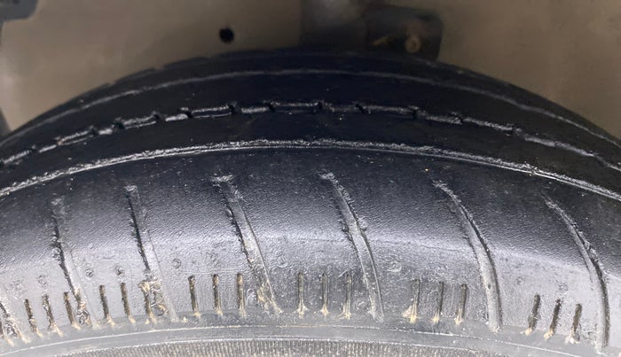 2016 Maruti Celerio VXI AGS, Petrol, Automatic, 69,409 km, Left Front Tyre Tread