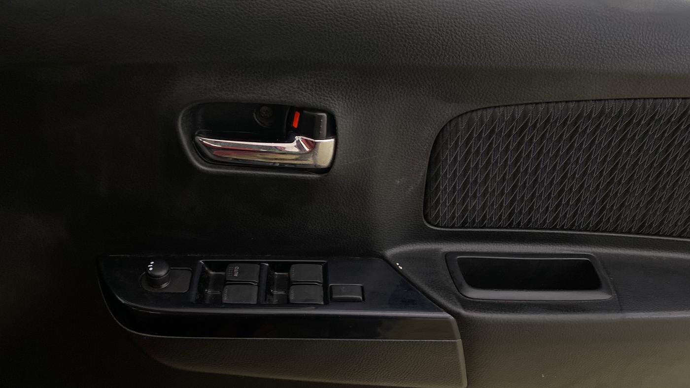 2015 Maruti Wagon R Stingray VXI, Petrol, Manual, 56,523 km, Driver Side Door Panels Control