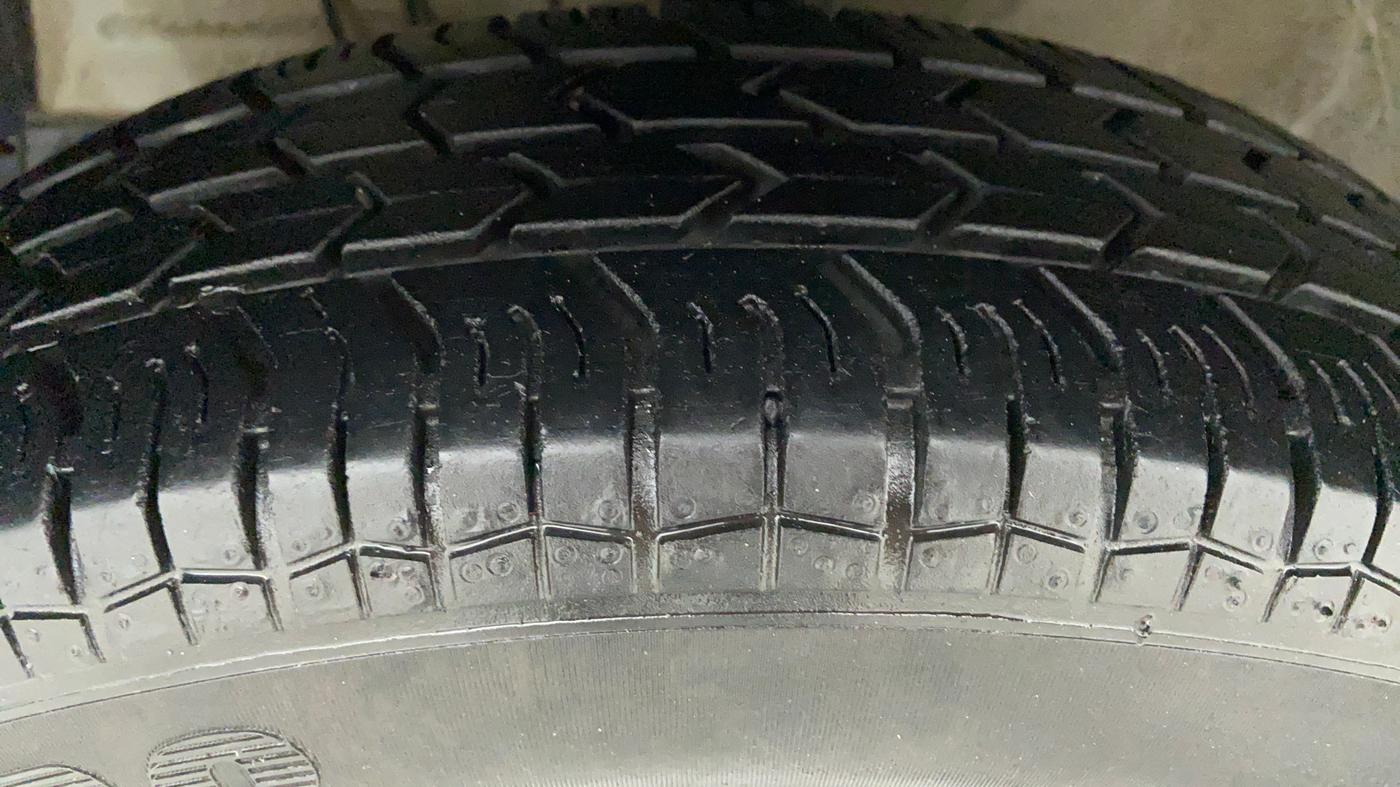 2015 Maruti Swift Dzire VXI 1.2 BS IV, Petrol, Manual, 43,576 km, Left Front Tyre Tread
